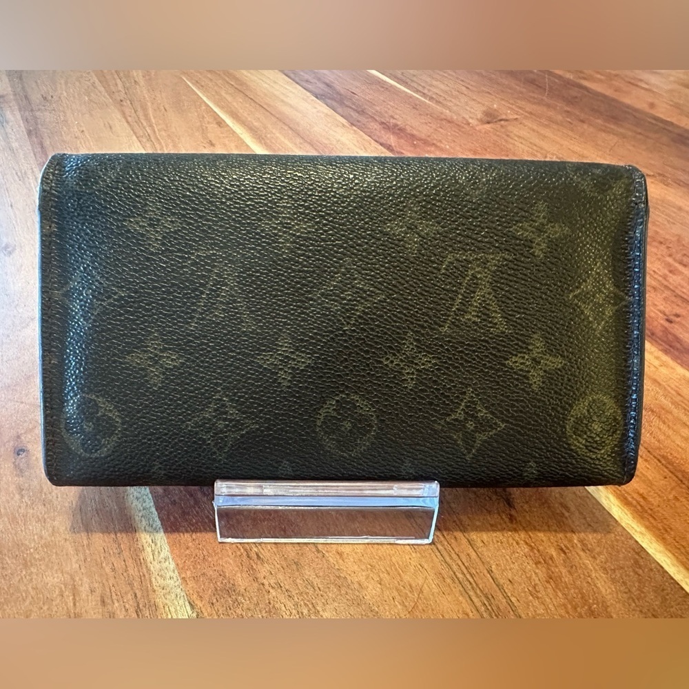 Authentic Louis Vuitton Monogram Sarah Wallet from 2002 - Picture 2 of 9